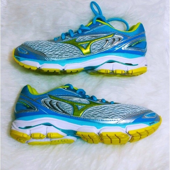 NEW Mizuno Women's Wave Inspire 13 Running Walking Athletic Sneakers US 6 - Picture 1 of 9
